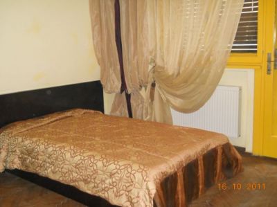 Inchiriez ap 2 camere (comandate) Universitate