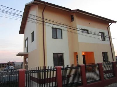 VAND VILA ROSU PADURE