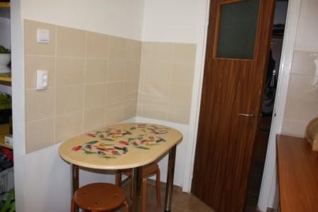 Vand apartament 4 camere / zona linistita - blocuri 4 etaje