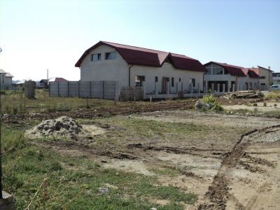 De vanzare teren intravilan - Rosu