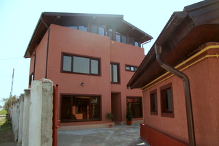 Vand-Inchiriez/ Casa 330mp Pretabil azil, birouri, fundatie langa Manastirea Pasarea