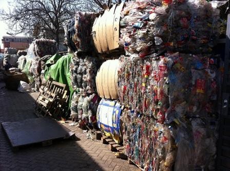 Cumparam deseuri carton, hartie, pet,plastic,etc.