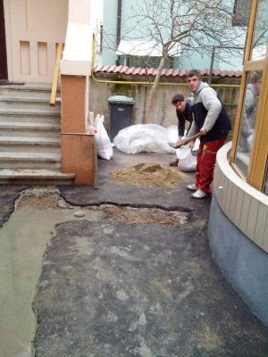 Subsoluri;coloane;bransamente amenajeri case si gradinii!