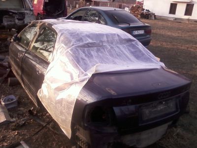 dezmembrez audi a4