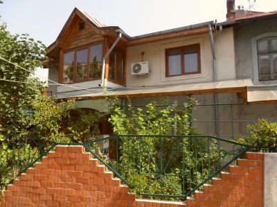 De vanzare sau inchiriere vila 5 camere - zona Calea Mosilor