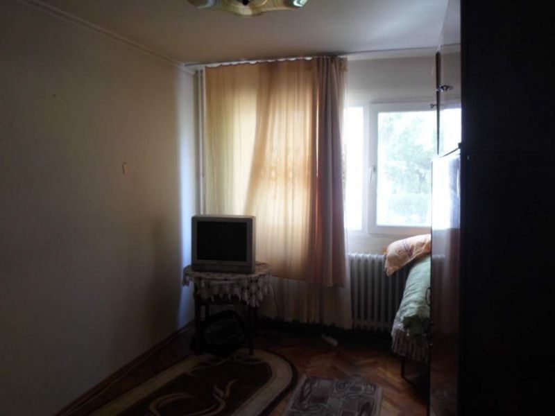 Particular vand apartament cartier Berceni