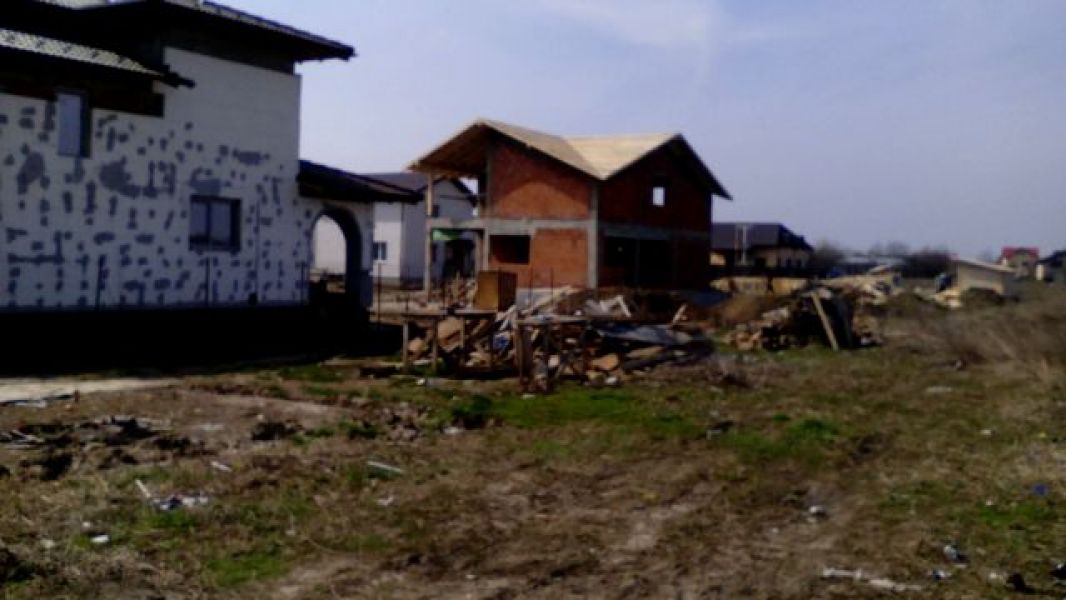 Zona de case. Proprietar vand teren in comBerceni