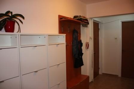 Vand apartament 4 camere / zona linistita - blocuri 4 etaje