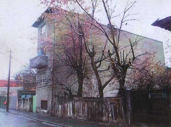 Vand vila tip bloc zona Titulescu