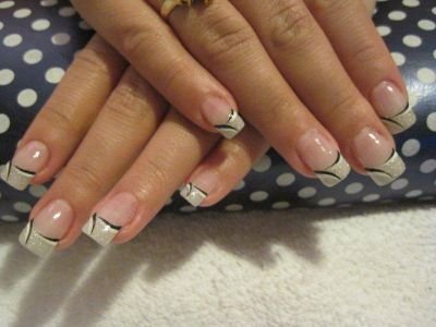 APLIC UNGHII CU GEL LA PRETURI FOARTE MICI