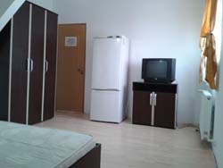 Inchiriez in vila camere 100E/camera BUCURESTI