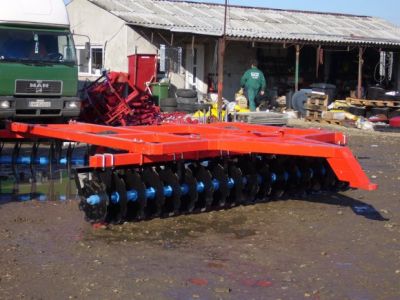 Disc agricol de 4.2 metri tractat Santion