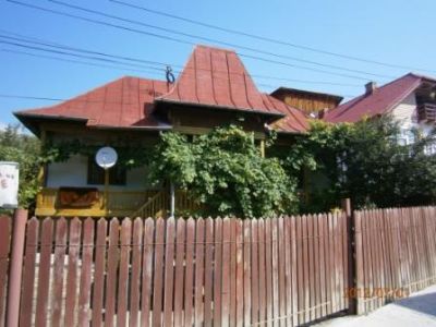 Vand Comarnic Central Casa Solida si Curte