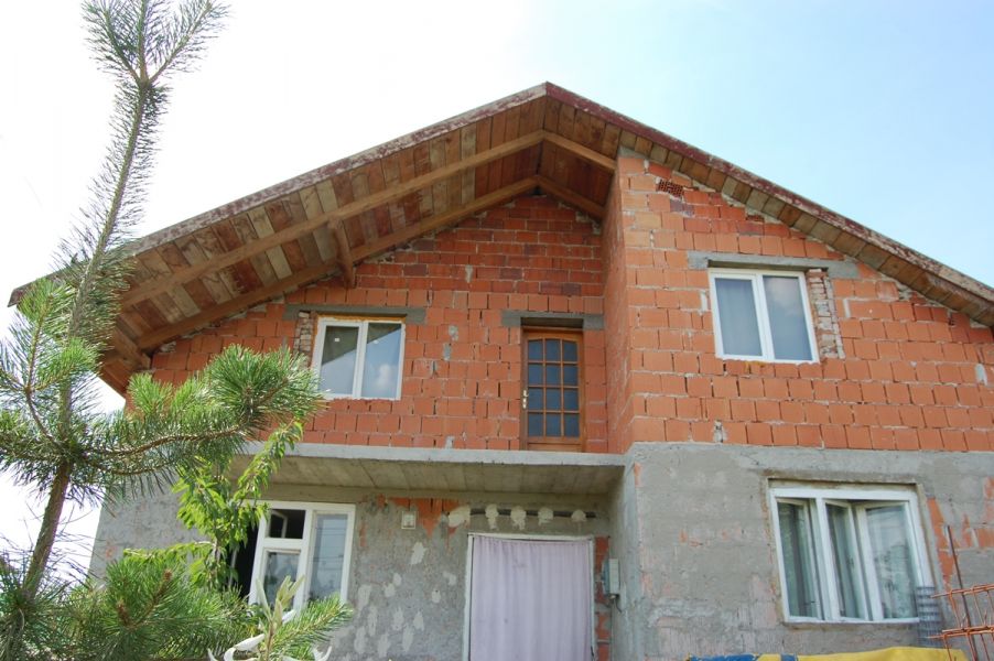 Vand Casa Noua cu 7 camere din caramida parter cu mansarda