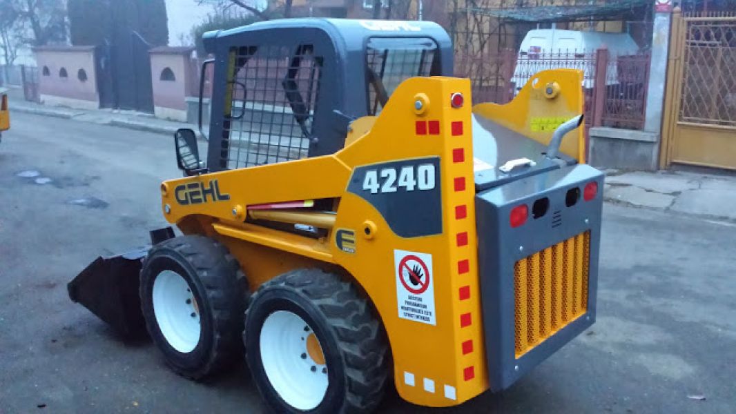 Inchiriere miniexcavator