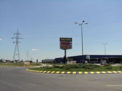 DE VANZARE, Teren 4.000mp, situat in sect. 4 Bucuresti, in zona de constructii de tip en-gross sau c