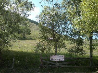 Vand teren intravilan la munte