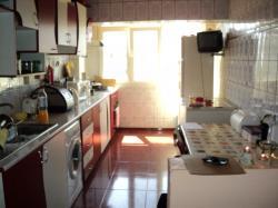 De vanzare apartament 3 camere - Piata Gorjului
