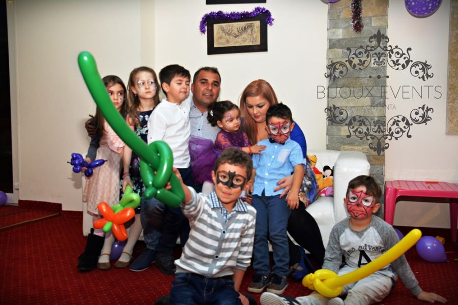 Animatie petreceri copii Constanta, baloane si pictura pe fata la party copii Constanta � 0762838354