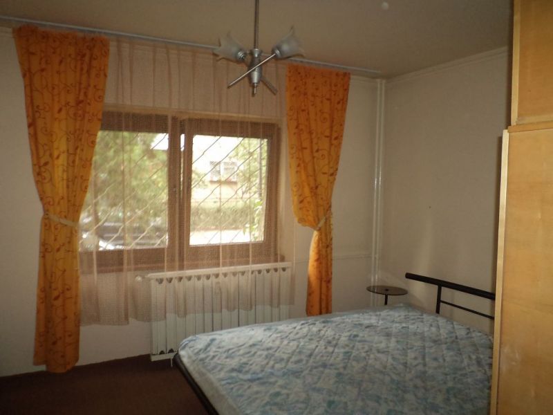 Inchiriez apartament 2 camere Decebal 300 euro
