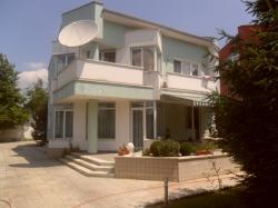 DE VANZARE, Vila s+p+1+m, Otopeni (Fermei) vis-a-vis Ana Aslan, suprafata 500mp
