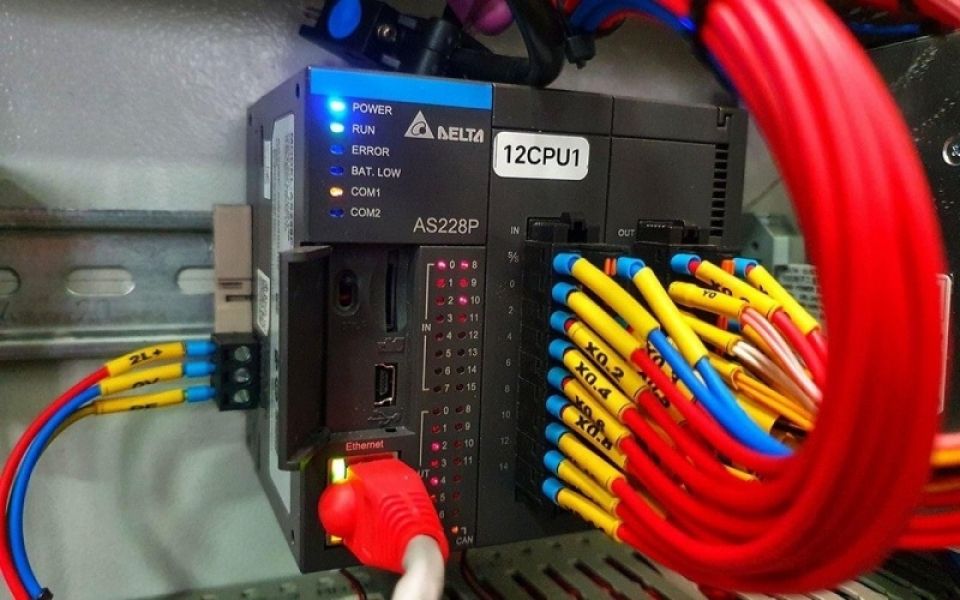 CONTACTEAZĂ-NE Soluții de automatizare industrialăSoftware PLCAutomatizarea mașiniiV�nzări de materiale de automatizareConsultantaTehnologii complexe de automatizareImplementarea, integrarea și proiectarea sistemuluiSisteme automate de transport logisticSisteme de transportSisteme de clasareSisteme de transportAutomatizarea procesuluiStatie de sortare Statie de asfaltStatie de betoane. Piese de uzura