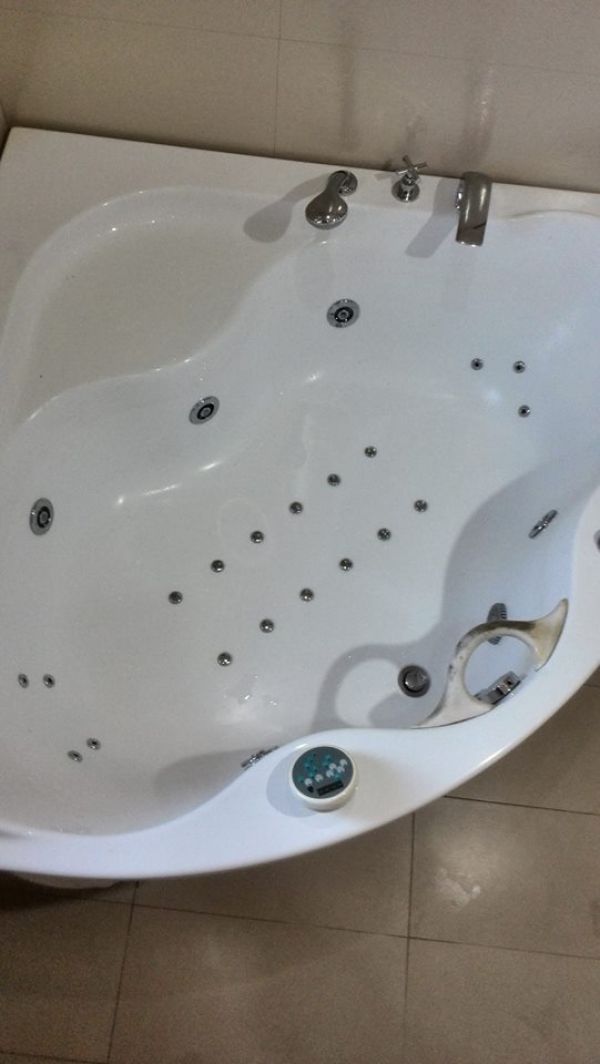 Reparatii cazi cu hidromasaj