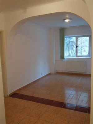 Apartament cu 4 camere - Tineretului