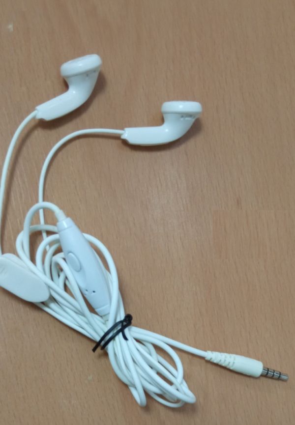 Vand Casti cu hands free,noi,pentru telefon sau Tableta