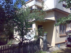Persoana fizica vand urgent casa batraneasca in Bacau