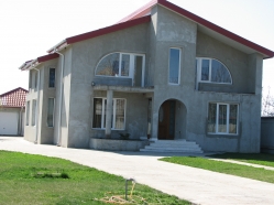 Vand vila p+1 la soseaua dn25 Liesti
