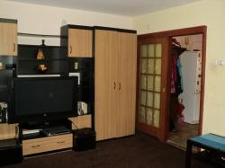 De vanzare apartament 3 camere - zona Pajura
