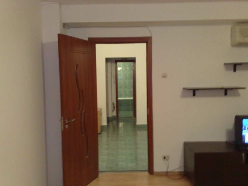 Inchiriez 2 camere zona Tei - Floreasca