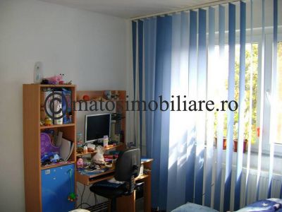 Vand apartament 3 camere Campina