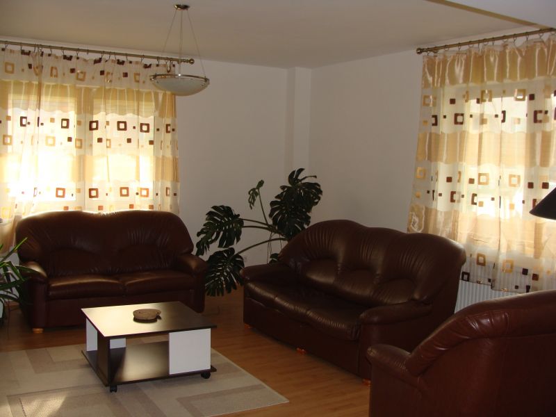 Inchiriere Apartament de 3 camere , 105 mp. Baneasa �  Greenfield
