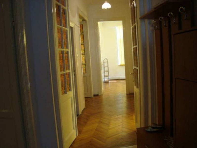OCAZIE!!Vand 2 apartamente 4 (120 mp) si 5 camere (110 mp), Unirii