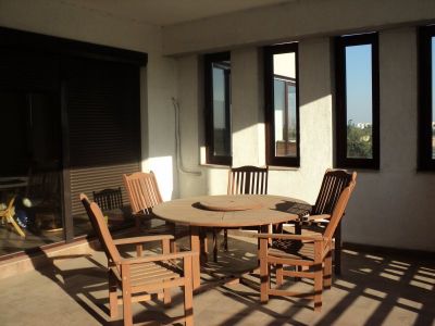 De inchiriat apartament 3 camere - Pajura