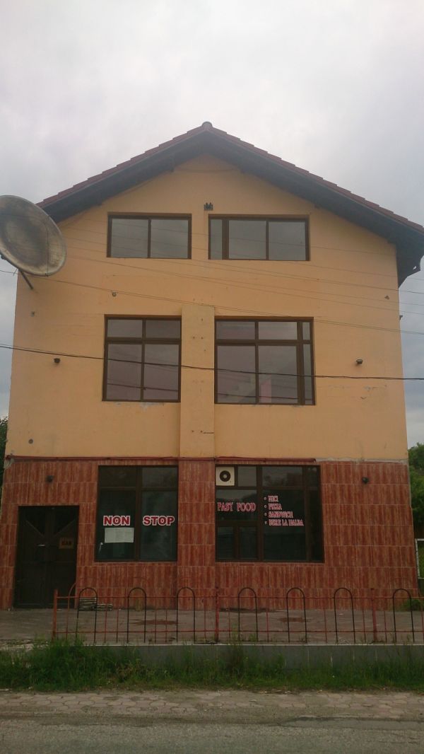 Spatiu comercial localizat in comuna Roesti, Valcea
