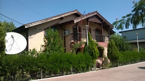 Vila la lac si padure