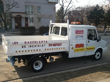 Efectuez transport cu camionetă basculanta
