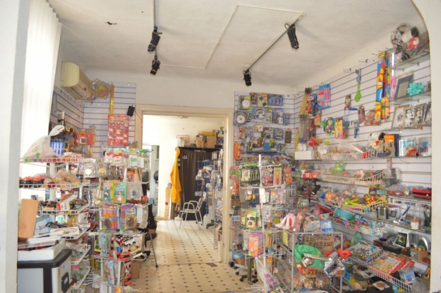 Vand casa + hala langa Piata Obor