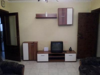 Inchiriez apartament 3 camere zona Berceni