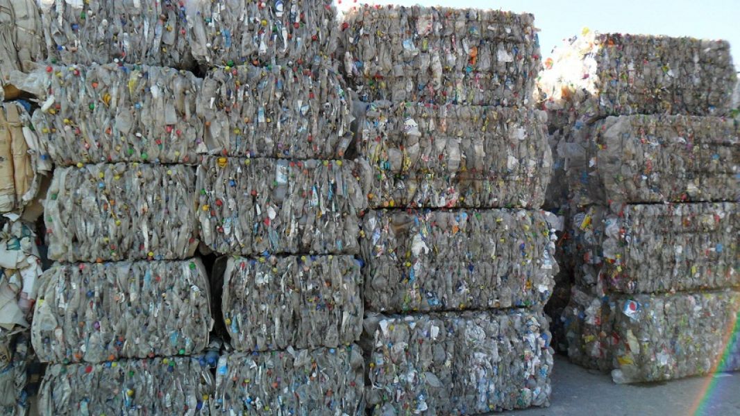 Cumpar deseuri hartie, carton, PET si folie