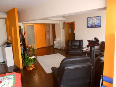De vanzare apartament 3 camere - zona Drumul Taberei