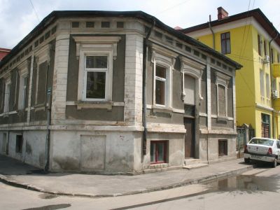 Particular vand casa zona centrala, Rondul Regina Maria, demisol locuibil + etaj, imobil 10 camere