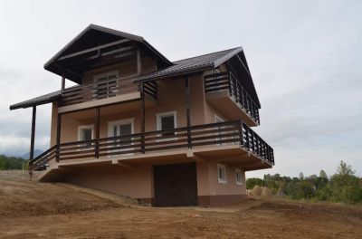 OFERTA -casa de vacanta si 2000 mp. teren in BRAN-PREDELUT !!
