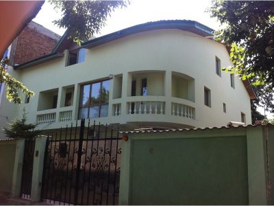 De inchiriat vila duplex - zona 11 Iunie - Parcul Carol