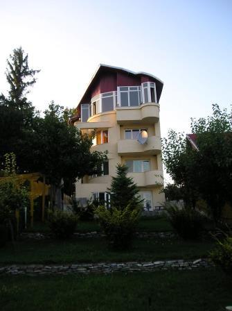 Proprietar direct, vand VILA pe malul lacului Snagov , zona mirifica, linistita