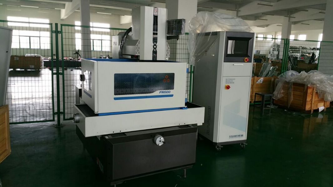 Masina de electroeroziune 