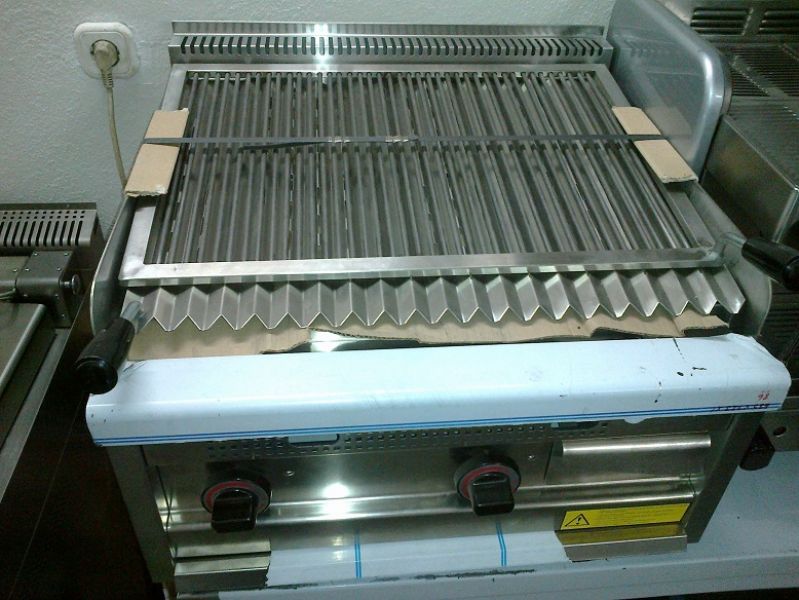 Gratar cu roca vulcanica pe gaz